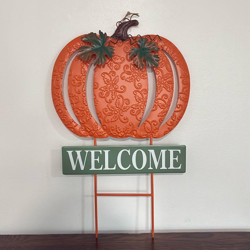 NWT-25x16 Embossed-Orange Metal Pumpkin- WELCOME-Fall- Yard or Garden Stake w/ 🍁